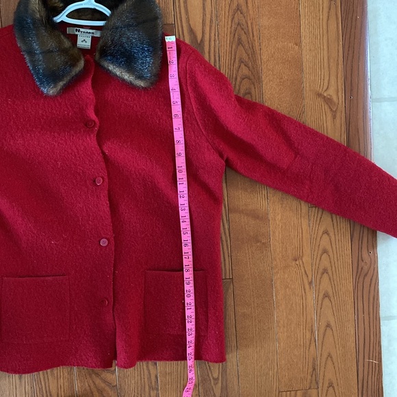 Nygard red 100% wool medium vintage women’s sweater/jacket with faux fur collar. - Picture 11 of 12